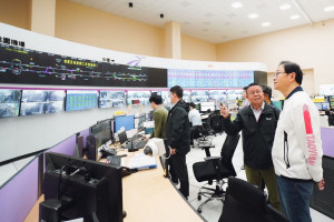 張市長視察春節交通疏運。