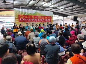 楊梅區楊梅里里長葉星秀辦理慈馨歲末寒冬送暖活動。