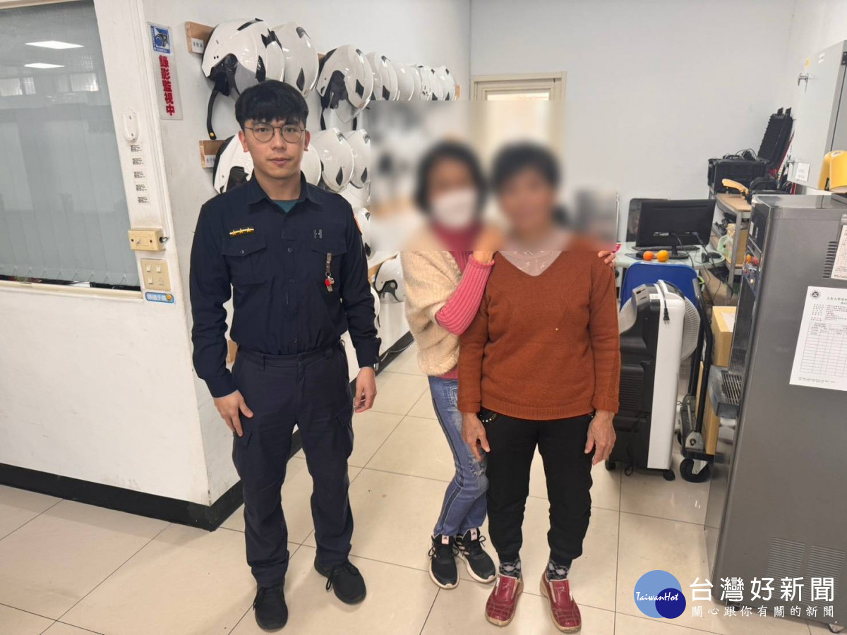 老婦人市場迷途，平鎮警民聯手助返家過好年。