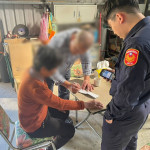 老婦人市場迷途，平鎮警民聯手助返家過好年。