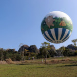 氦氣球需視氣候風速決定能否飛行。（記者扶小萍攝）