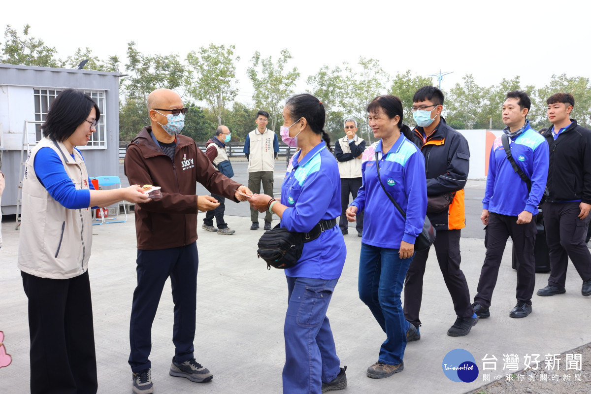 春節前夕慰勞清潔隊員　感謝共同打造潔淨市容