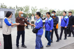 嘉義市副市長陳永豐代表黃敏惠市長前往清潔隊隊部，感謝環保局與清潔隊的努力付出／嘉義市府提供