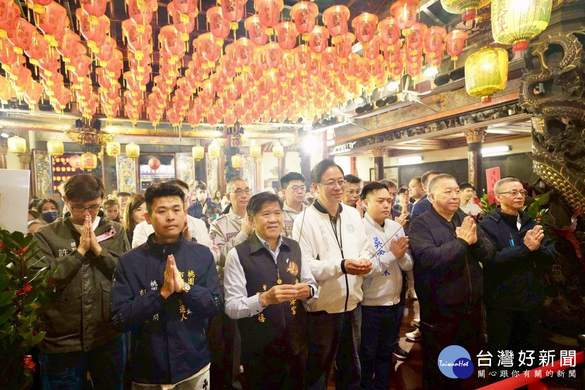 除夕夜張善政拜頭香　與市民朋友歡樂喜迎新歲