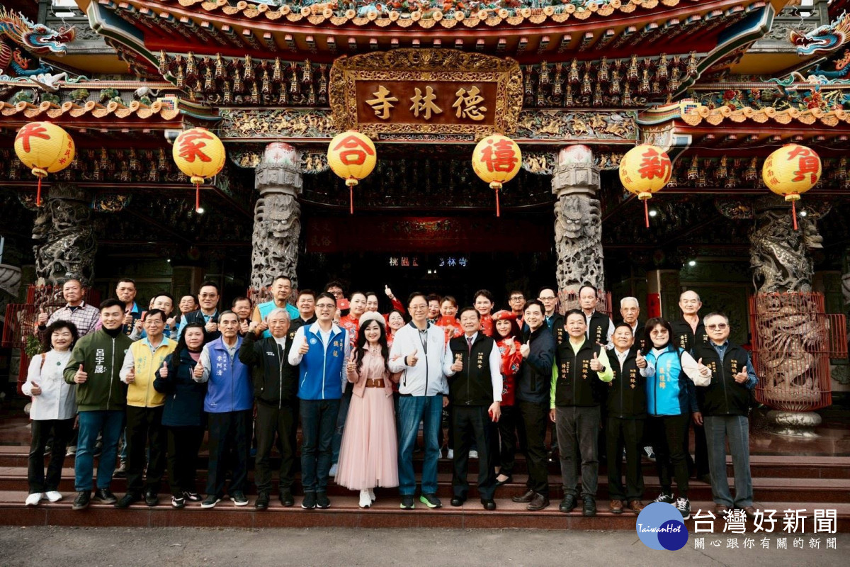 張市長與貴賓於德林寺合照。