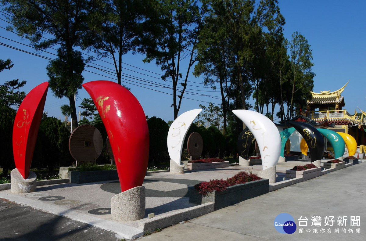 迎富送窮廟聖杯大道。