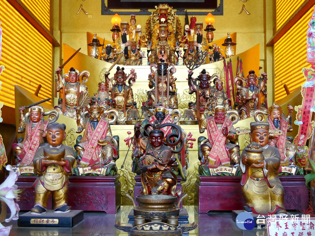 迎富送窮廟元寶金殿。
