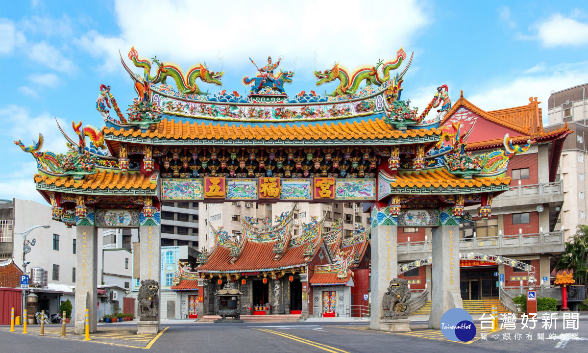 大年初四迎財神　大溪迎富送窮廟、南崁五福宮湧補財庫人潮