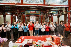 春節期間市府持續走訪各地宮廟參香祈福。