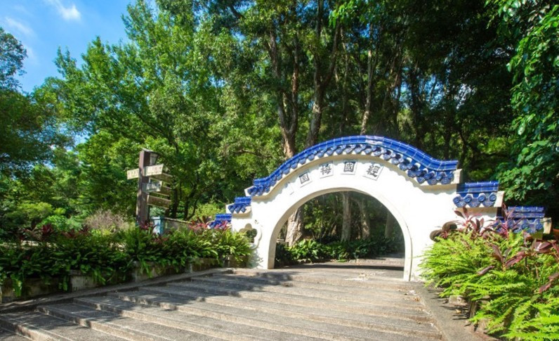 健行後，可順遊鄰近的桃園孔廟與忠烈祠神社。