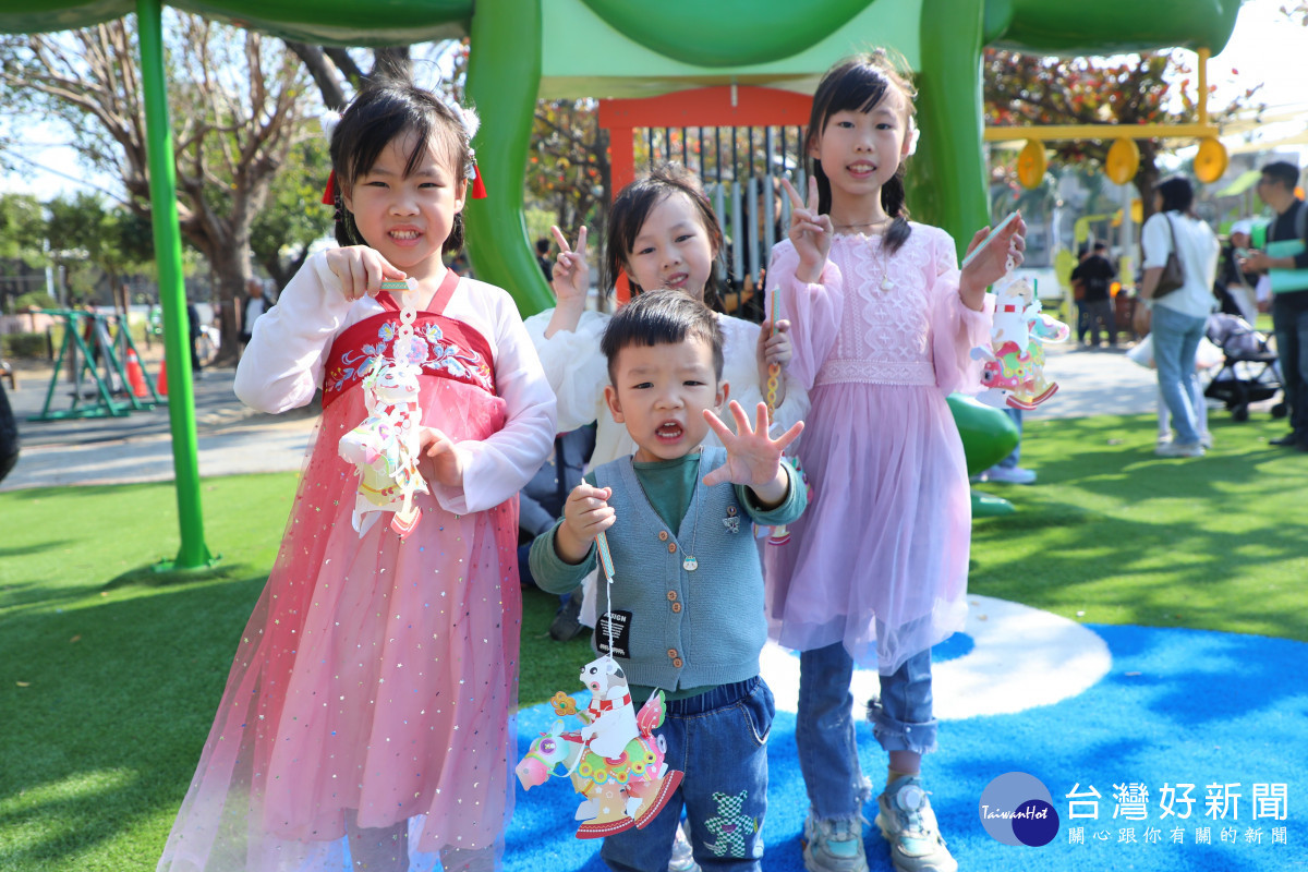 嘉義市馬年小提燈「馬上熊賀」將於2/24日起文化公園限量發放／嘉義市府提供
