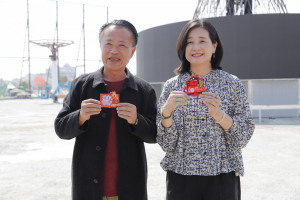 嘉義縣長翁章梁、觀光署長陳玉秀等人今日齊聚2026台灣燈會主燈「光沐—世界的阿里山」前進行開工祭拜／嘉義縣府提供