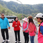 雲林縣長張麗前往草嶺地區，實地勘查櫻花季期間交通接駁與疏運狀況／翻攝照片