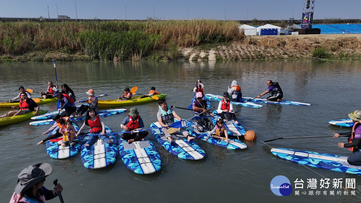 這是一項適合各年齡層朋友親近的活動。（縣府提供）