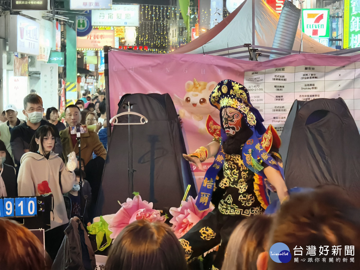 變幻萬千的變臉表演。圖/彰化市公所提供