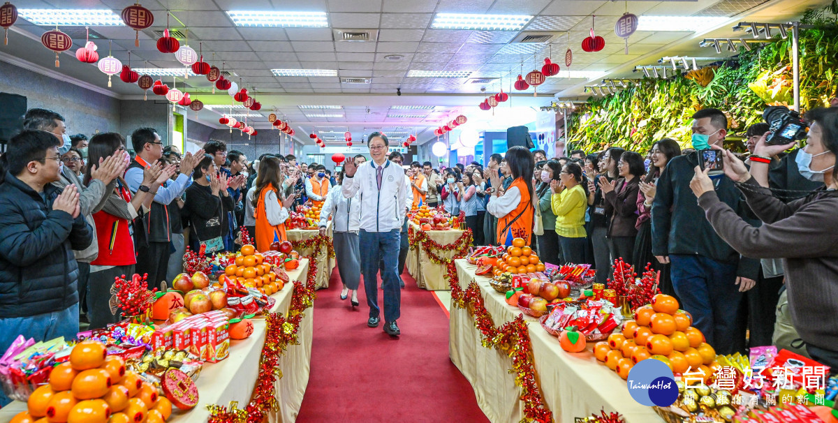 市府同仁共同參與新春團拜。