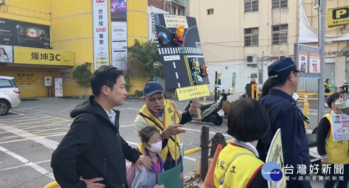開學日啟動護童專案，彰警警民合作守護學童平安上學。圖／彰化縣警局提供
