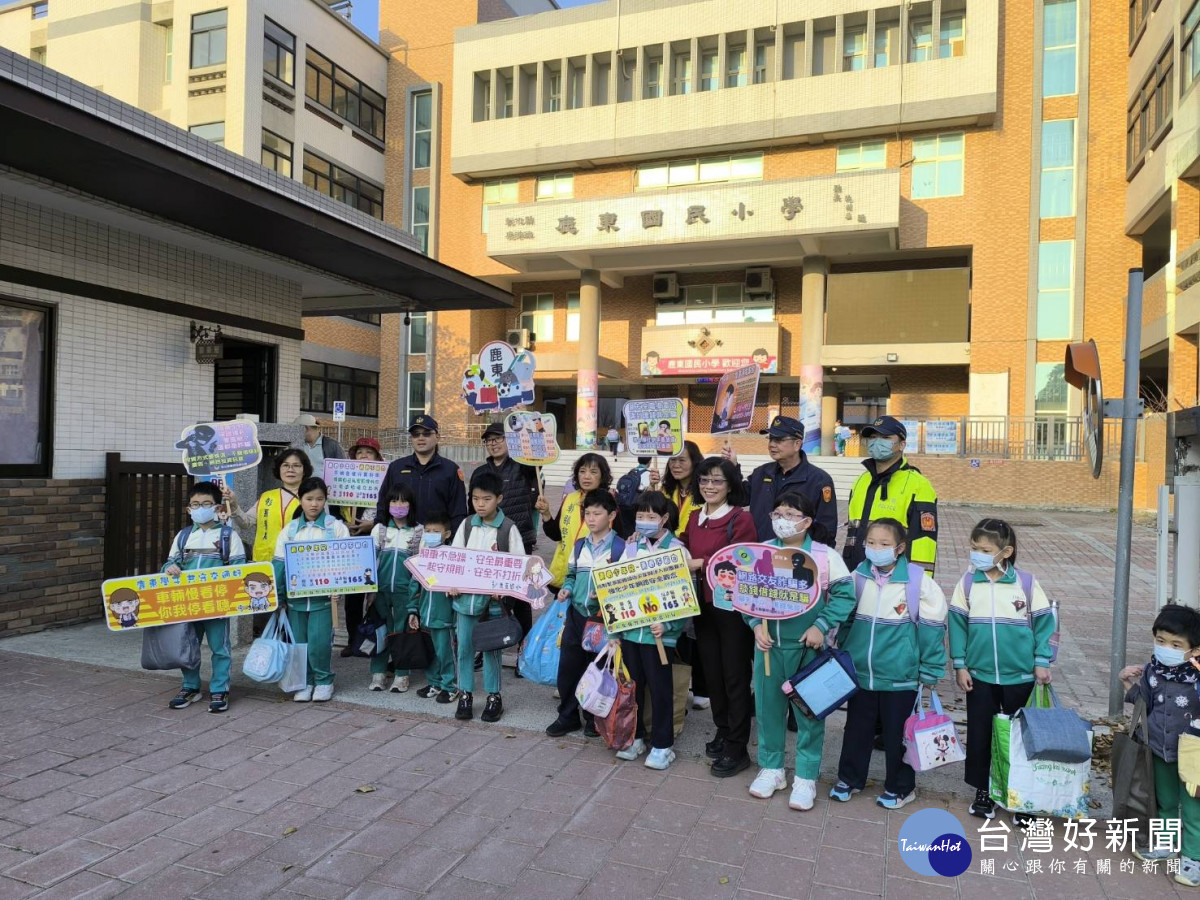 開學首日守護學童安全，彰化縣警察局鹿港分局啟動護童專案。圖／彰化縣警局提供