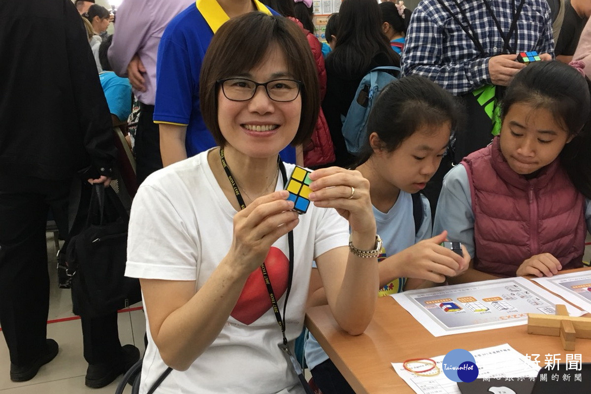 中原大學教授高欣欣以熱忱投入數學科普，將數學的結構之美轉化為易懂的語言，讓更多人體會數學的魅力。<br />
