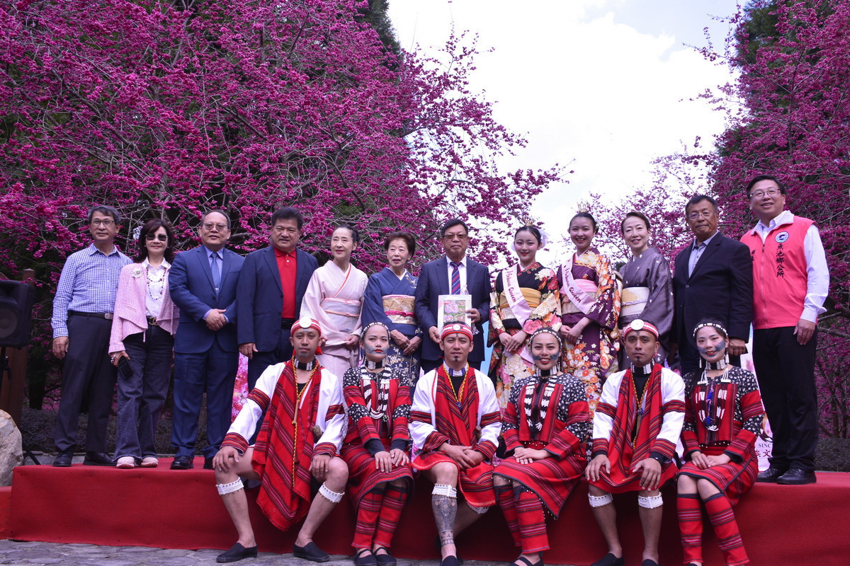 合影留念。(九族文化村提供)