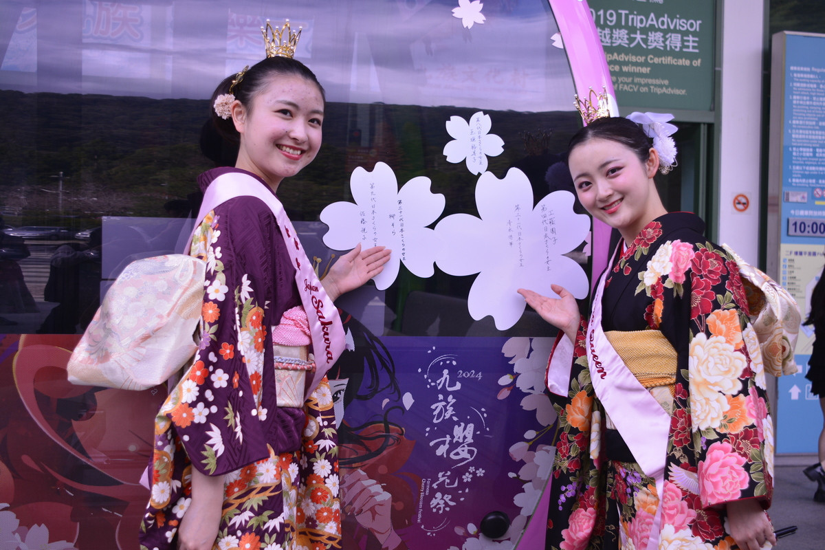 甫接任第31代的櫻花女王「清水悠華」女王、「柳空」女王。(九族文化村提供)