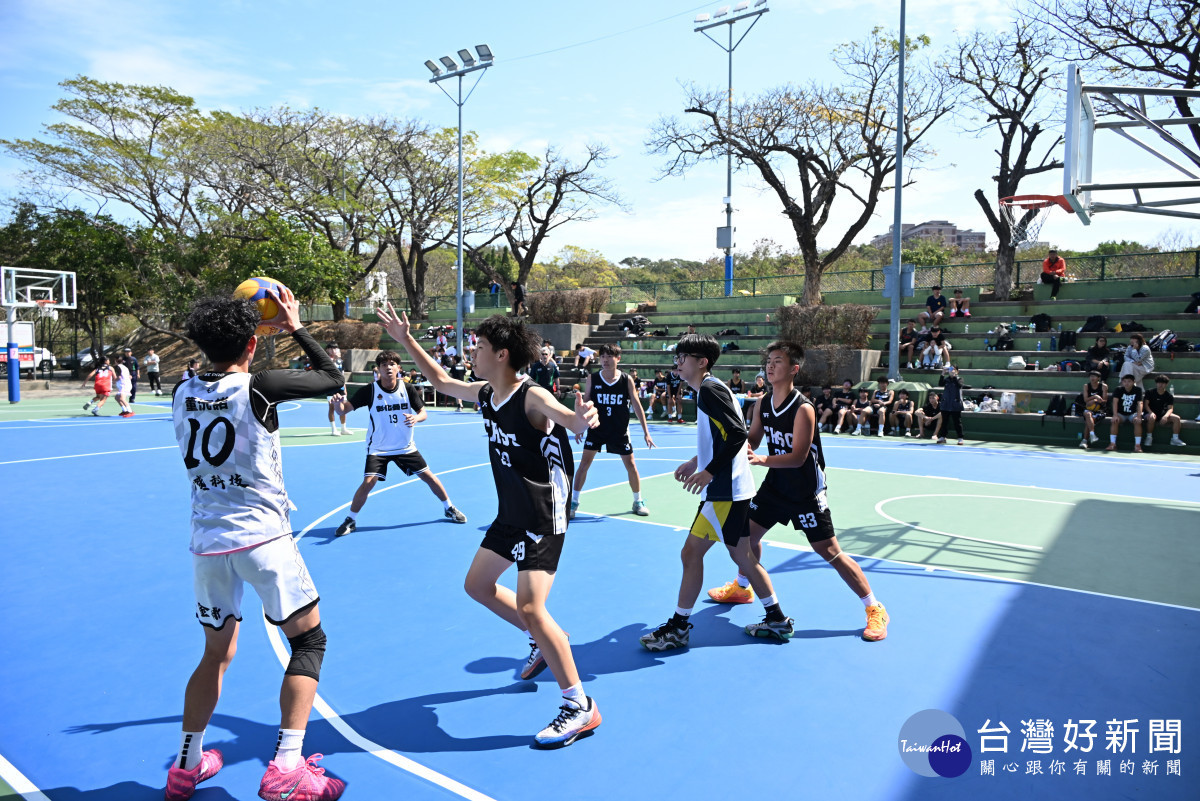 首屆「卦山盃」三對三籃球賽盛大開打,115隊菁英齊聚點燃彰化籃球魂。圖/記者鄧富珍攝
