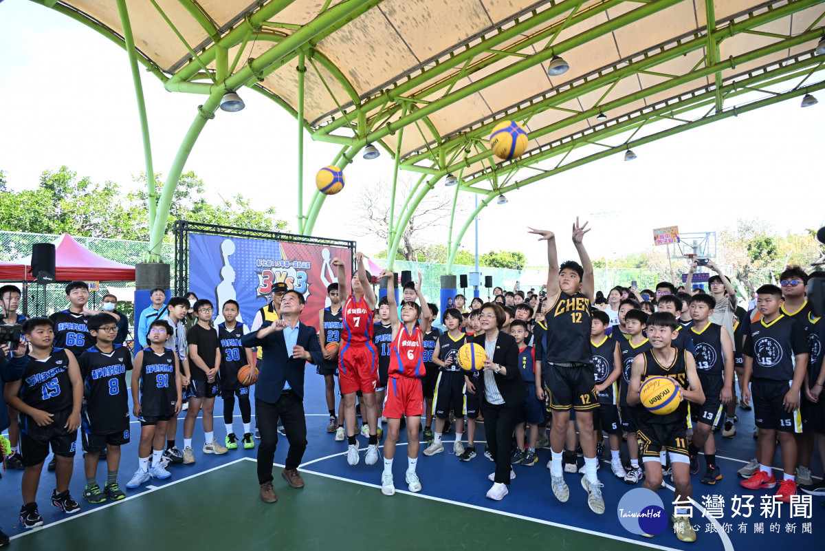 首屆「卦山盃」三對三籃球賽盛大開打,115隊菁英齊聚點燃彰化籃球魂。圖/記者鄧富珍攝