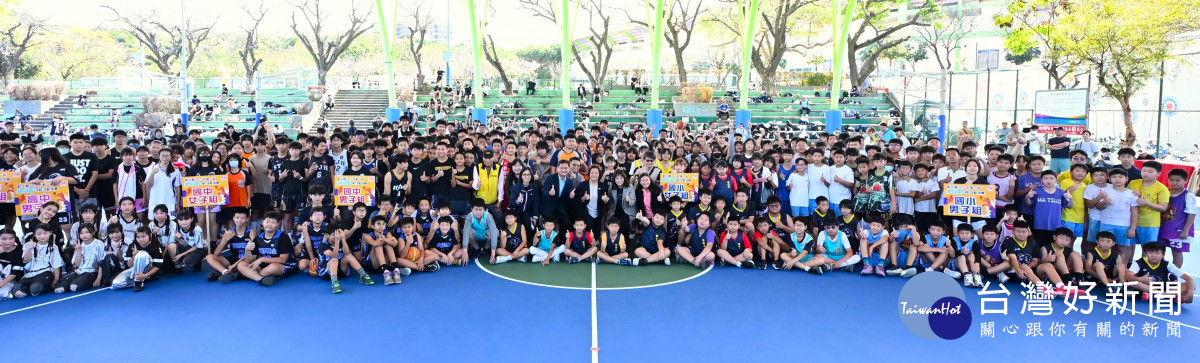 首屆「卦山盃」三對三籃球賽盛大開打,115隊菁英齊聚點燃彰化籃球魂。圖/記者鄧富珍攝