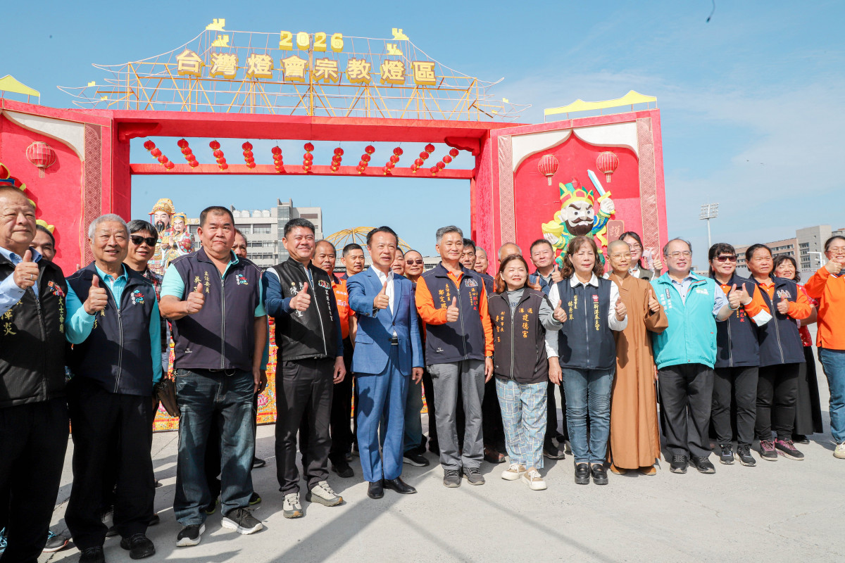 嘉義縣長翁章梁今天(25日)上午前往「2026台灣燈會」宗教燈區視察／嘉義縣府提供