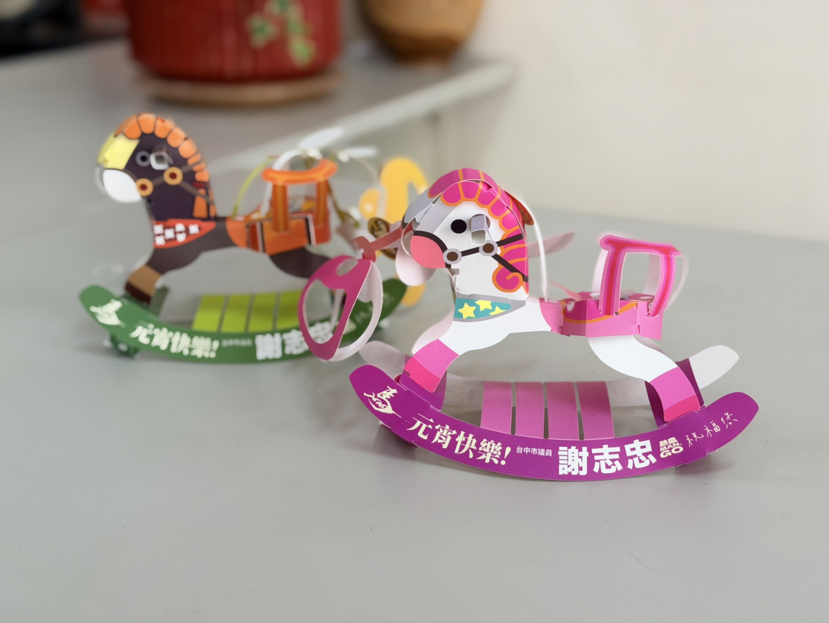 翹翹馬燈籠色彩繽紛，造型可愛。