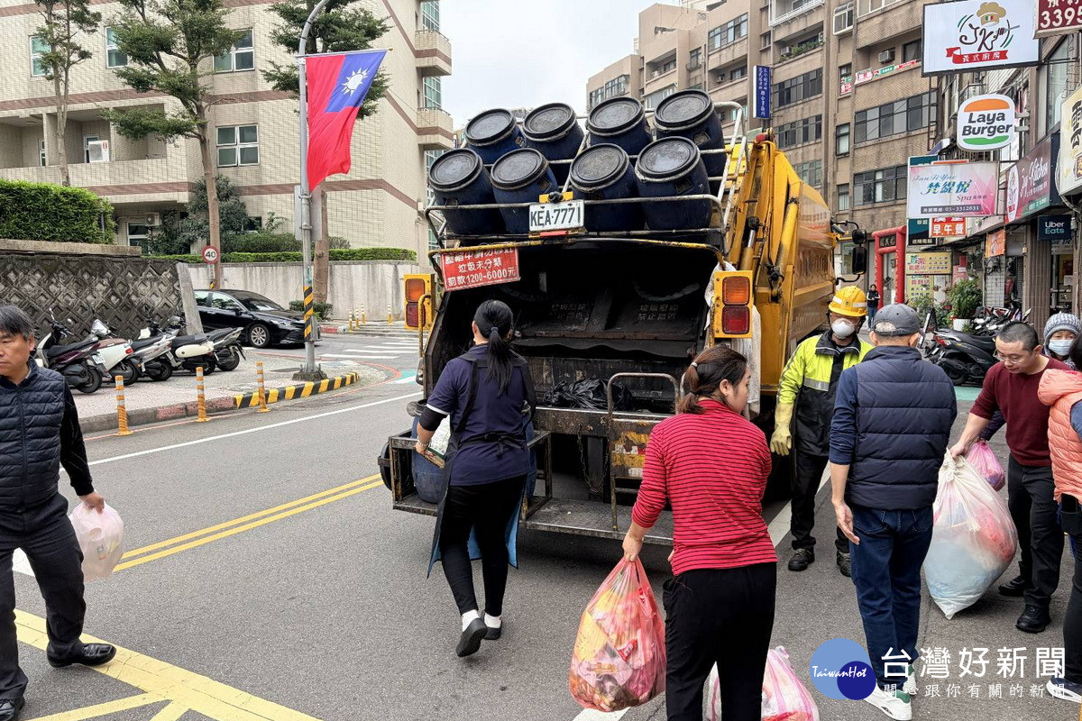 桃園清潔隊服務不打烊，228連假收運正常。