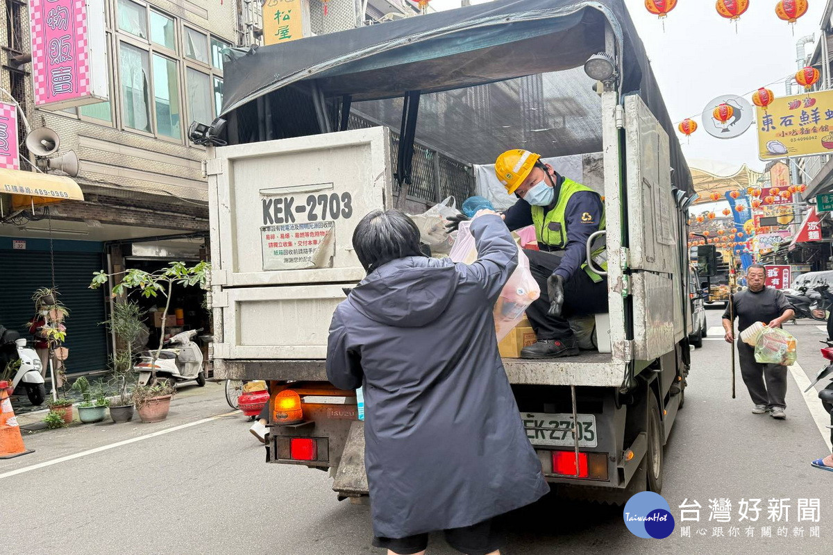 桃園清潔隊服務不打烊，228連假收運正常。
