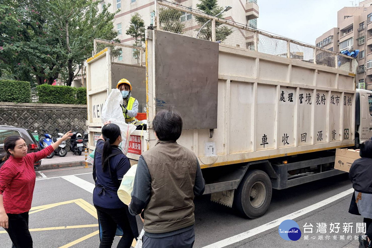 桃園清潔隊服務不打烊，228連假收運正常。