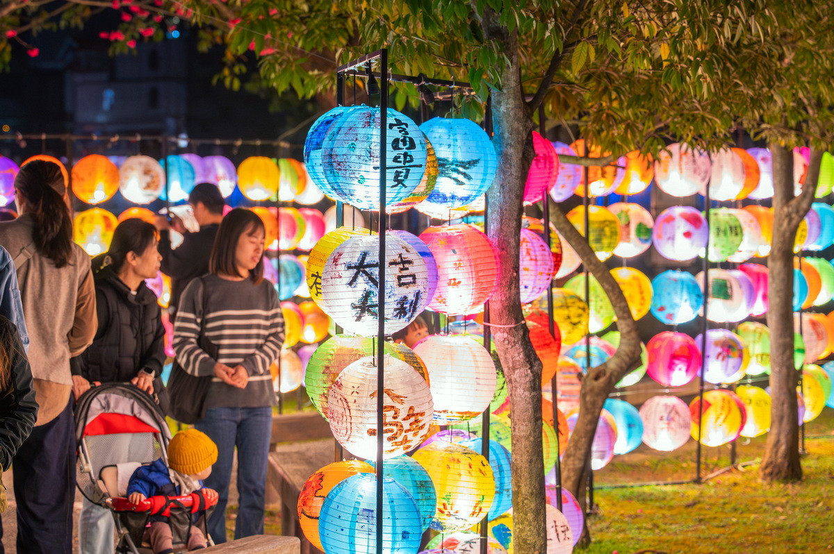 「春遊大龍門－115年龍潭元宵藝術燈會展覽」吸引大批民眾到場觀賞。