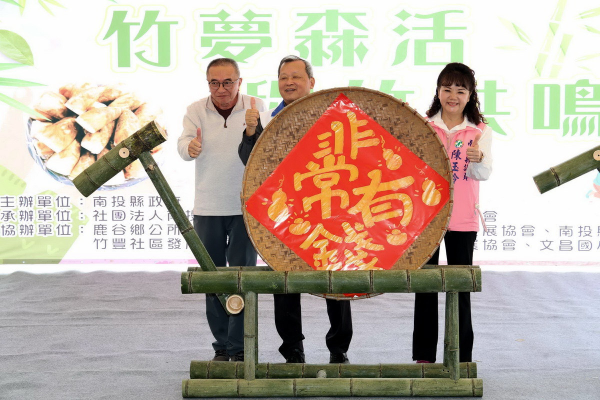 王副縣長祝福鄉親馬上有錢歡歡喜喜過好年。（縣府提供）