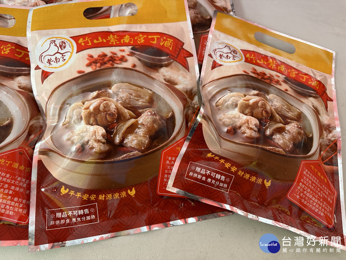 紫南宮今年備10萬份丁酒料理包要送信眾呷平安。(記者扶小萍攝)