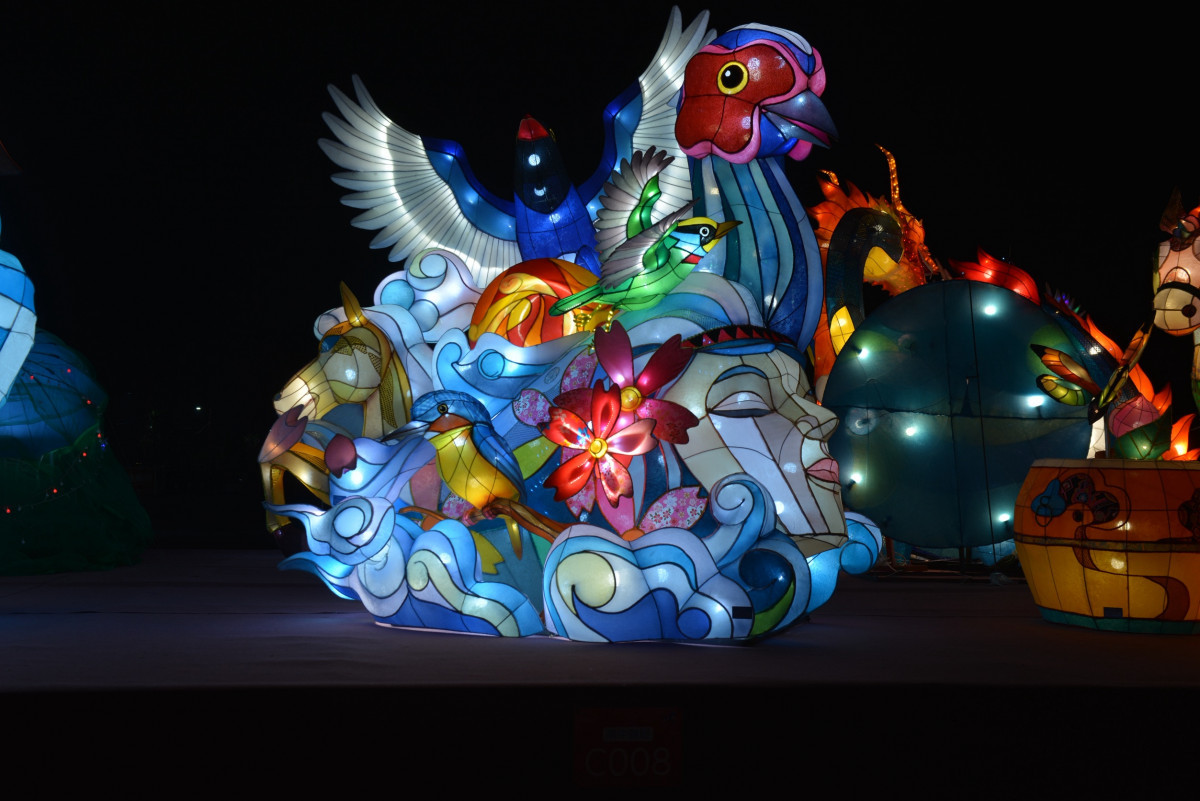 嘉義市華南高級商業職業學校「躍動日昇·彩鳳呈祥」/嘉義縣府提供