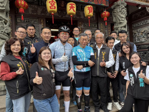 「北高鐵馬行挺進彰化」柯文哲、黃國昌合體伸港，藍白布局引關注。