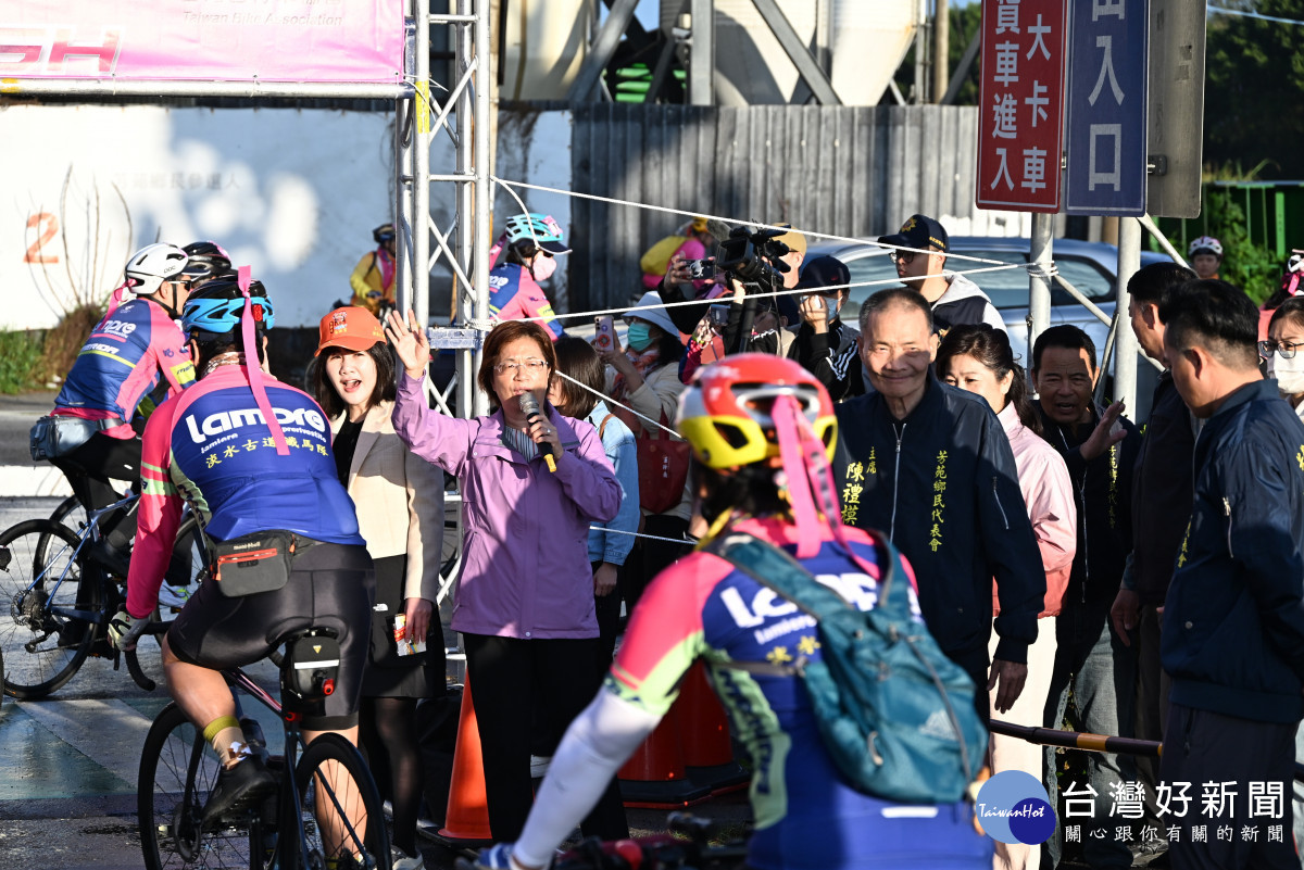 第二屆彰化騎福嘉年華會熱鬧登場，千名車友騎訪宮廟祈福。圖／彰化縣政府提供