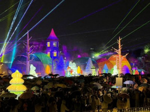 中台灣燈會已吸引數百萬人潮