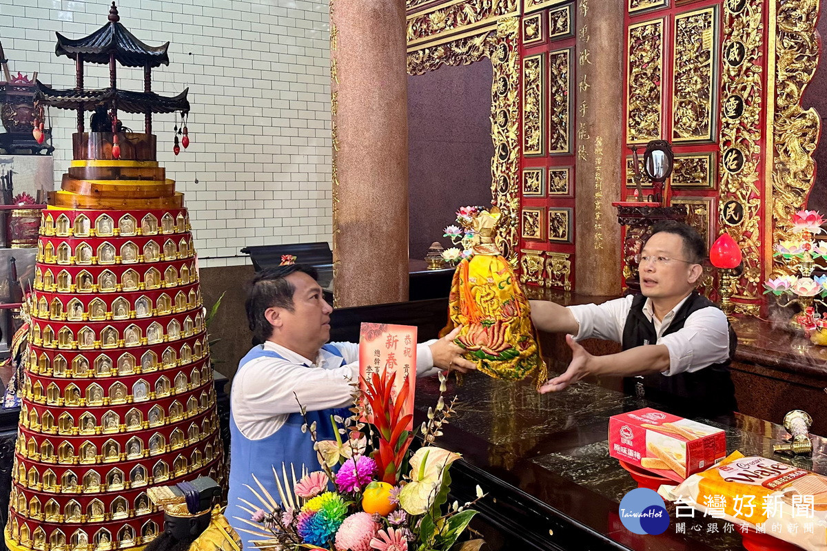 桃園市副市長蘇俊賓出席大園貴文宮遶境祈福。<br />
