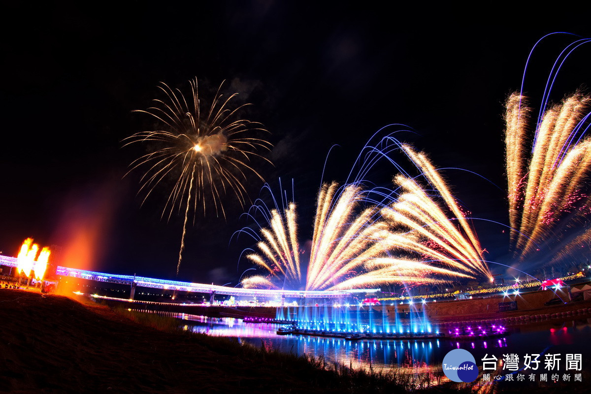 7日晚間有水舞秀與煙火壓軸。（民眾提供）