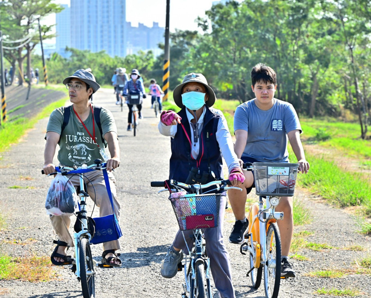 志工老師領騎沿途導覽解說