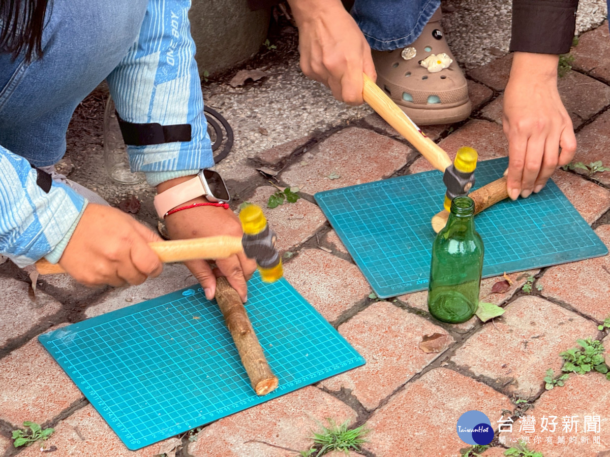 製作構樹提燈。