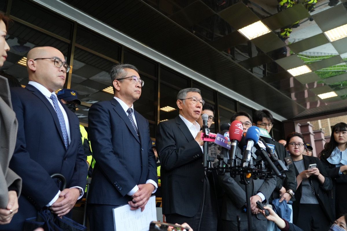 「騙票搜索、威脅證人被告」柯文哲赴法務部申請檢察官評鑑　控北檢濫權辦京華城案　