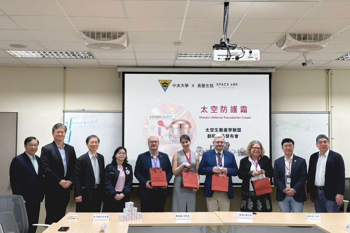 首批產品特別致贈「2026臺波太空論壇」來訪之波蘭太空研究專家，象徵臺灣太空生醫技術積極鏈結國際。