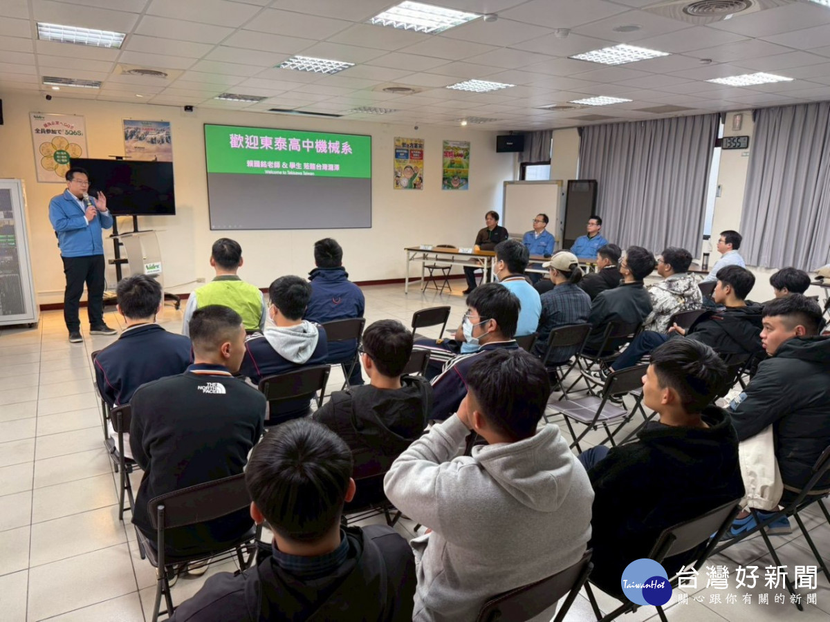 「提升國、高中學生就業準備力計畫」依各個學校特性,規劃適合的參訪產業及單位,精準與產業接軌,達到向下扎根目標。