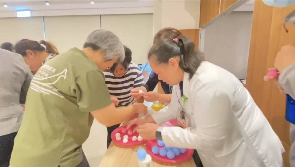 彰化秀傳元宵闖關結合運動與營養衛教,傳遞健康新理念。圖/記者鄧富珍攝