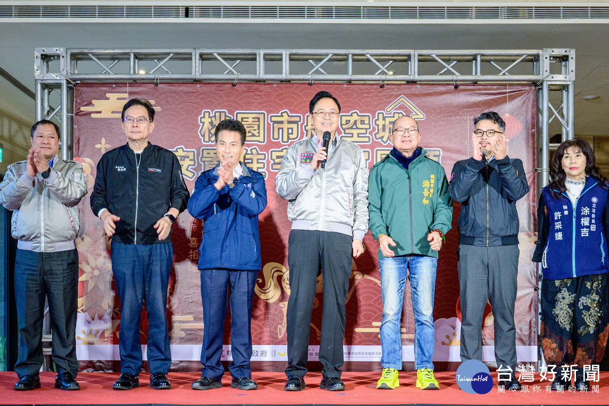 桃園市長張善政於「桃園市航空城安置住宅元宵團拜」活動中致詞。<br />
<br />