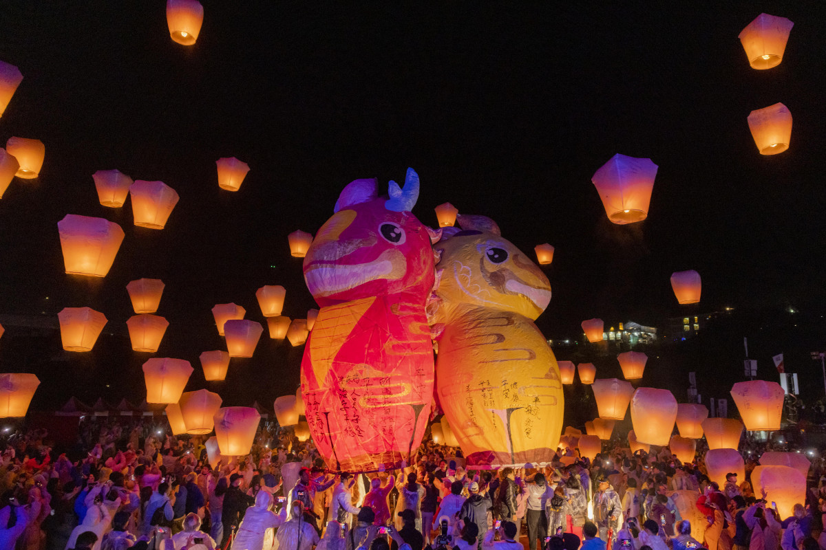 2026平溪天燈節　20呎「龍馬」神獸主燈展現十分精神